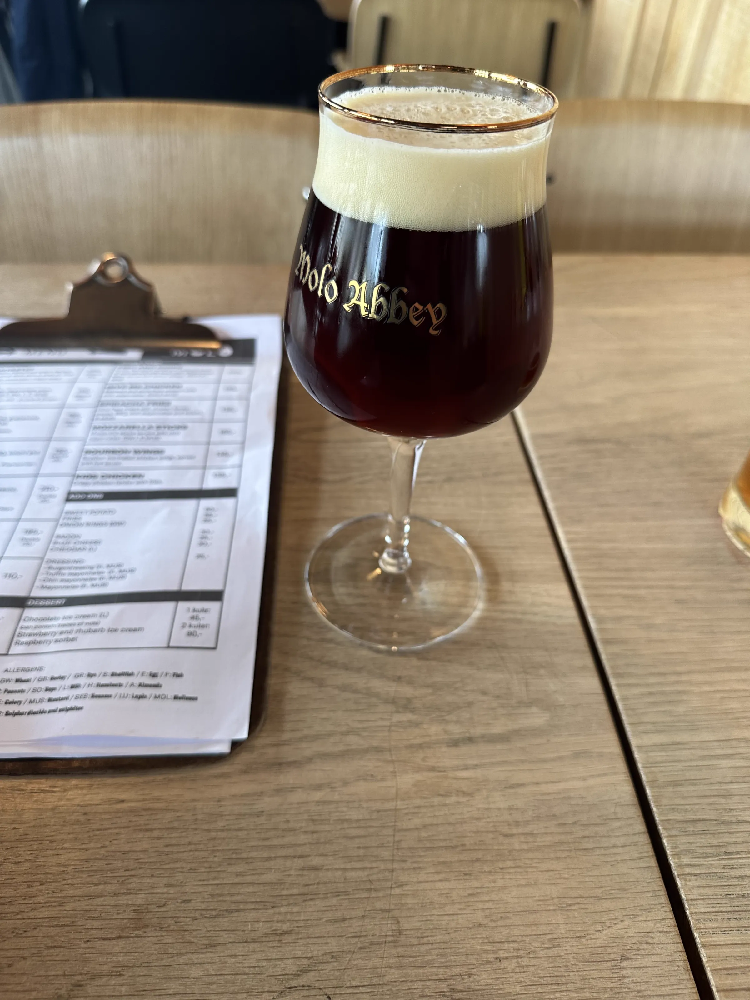 A glass of Molo Abbey craft beer