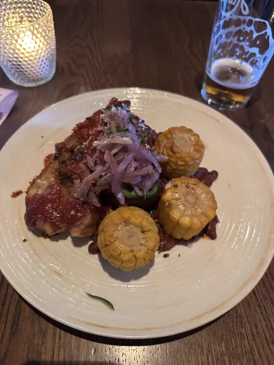 Smoked brisket with sides at Røyk BBY restaurant in Bergen